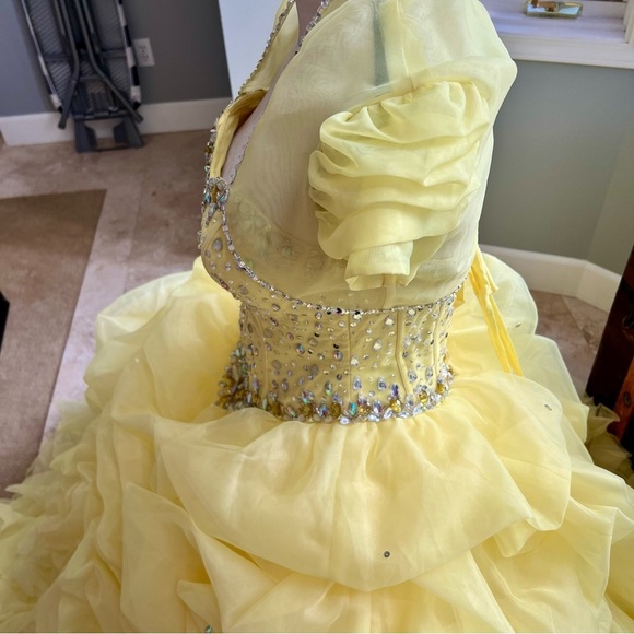 Beautiful bright yellow Mori Lee Quinceañera dress - Picture 4 of 16